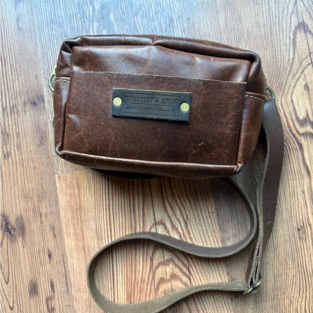 Bergamot Amor Sling bag